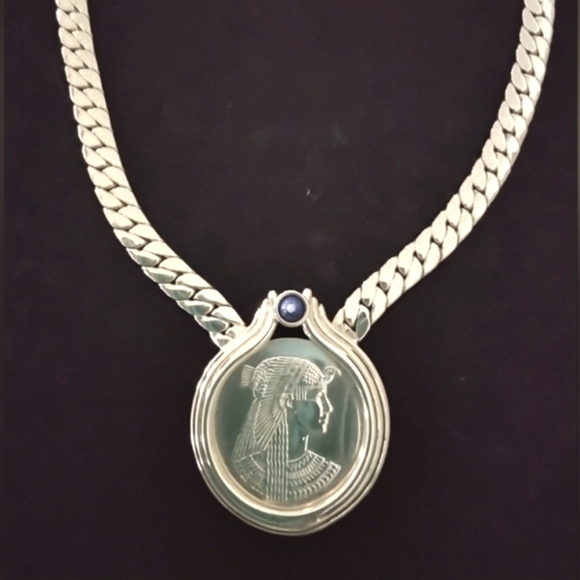 FRANKLIN MINT JEWLERY Jewelry - Statement Jewlery Cleopatra Medallion Necklace 22k Gold Plated.